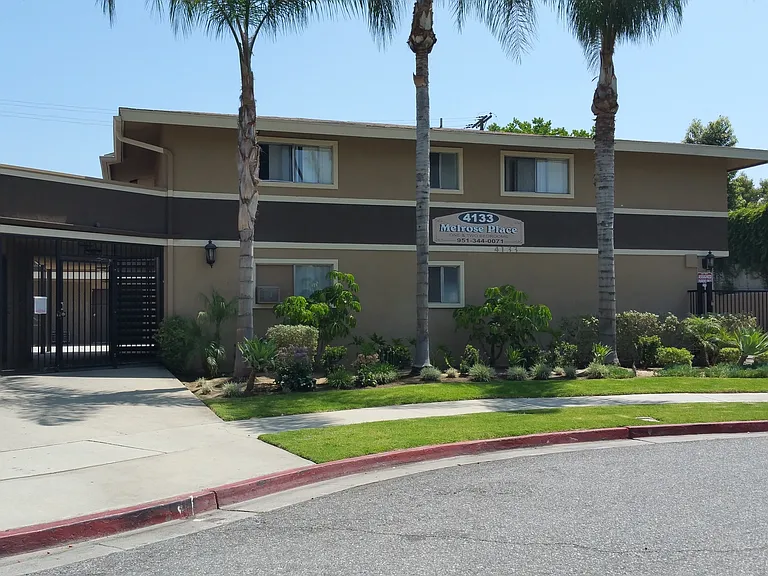 Melrose Place Apartments — Photo 63