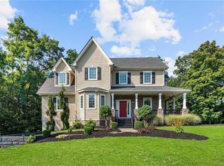 12 Cooper Ct, New Windsor, NY 12553