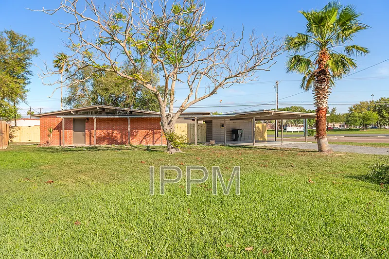 3 bed, 2.0 bath, 1746 sqft, $1,600 — Photo 2