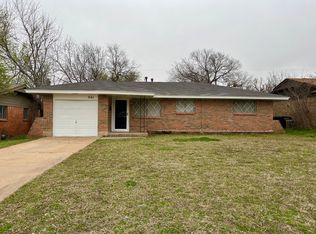641 SW 1st St, Moore, OK 73160