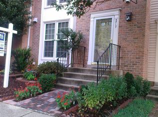 5717 Ridge View Dr, Alexandria, VA 22310