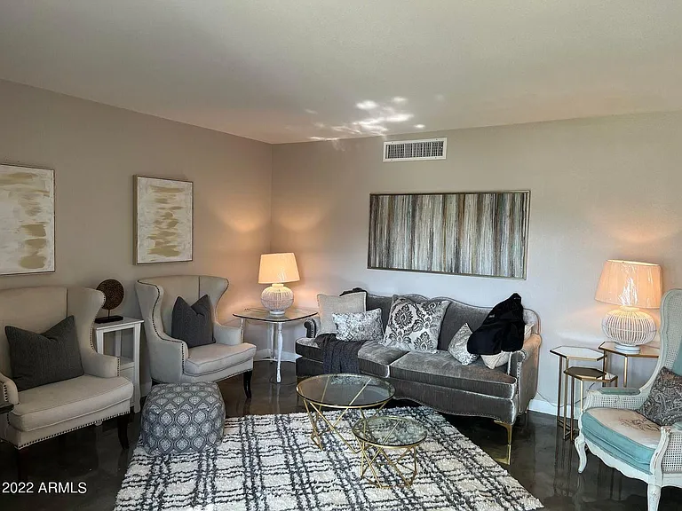 1273 E Maryland Ave #B — Photo 25