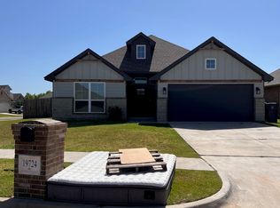 19724 Brookville Dr, Edmond, OK 73012