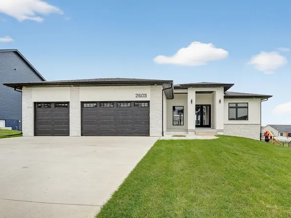 2605 Blooming Heights Dr, Norwalk, IA 50211