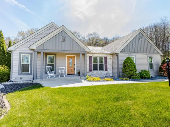 20805 W Windsor DRIVE, New Berlin, WI 53146