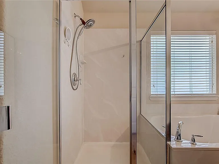 5009 Holliday Dr — Photo 30