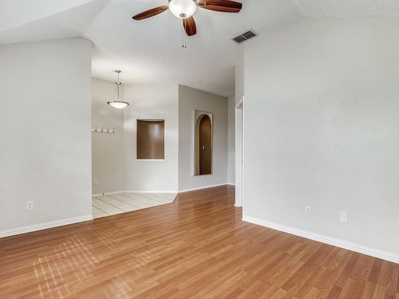 3rd image of 3821 Staghorn Cir N