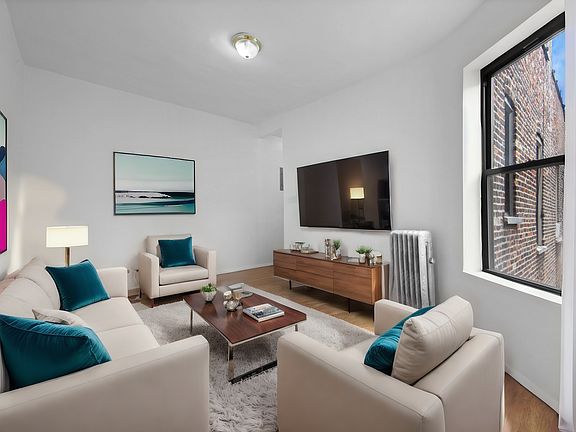 2nd image of 28 Macombs Pl APT 6