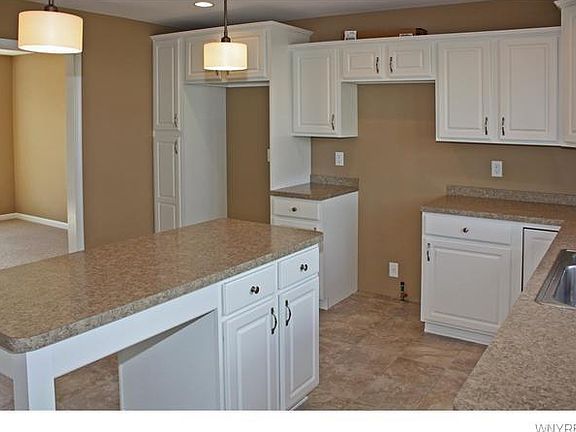 4th image of 56 Worthington Ln