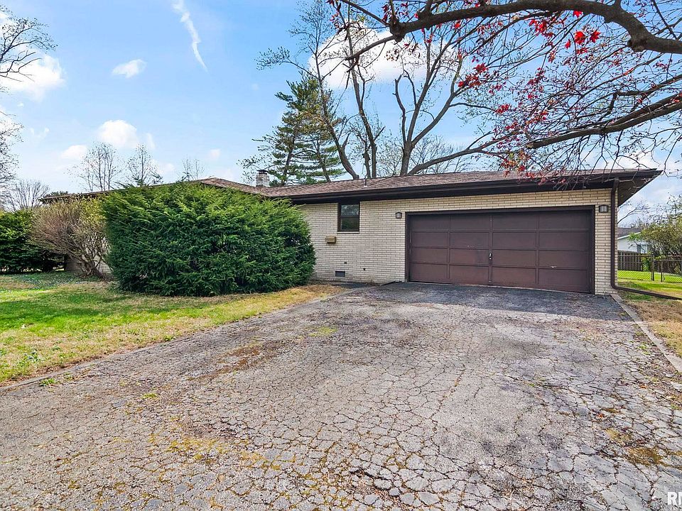 1st image of 14 Pinehurst Dr