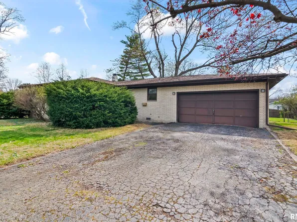 14 Pinehurst Dr, Springfield, IL 62704