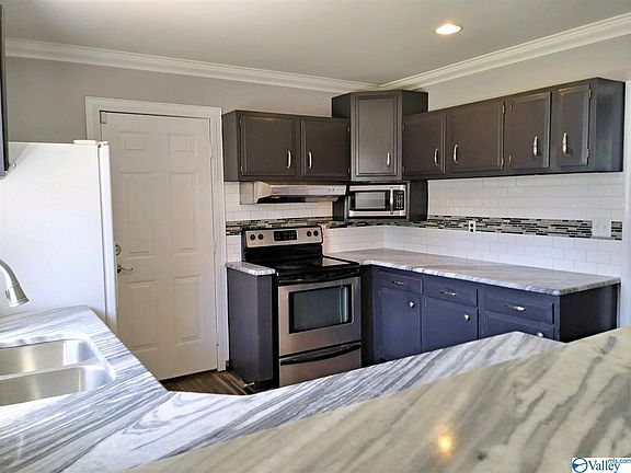 4th image of 4302 Kenwood Dr NW