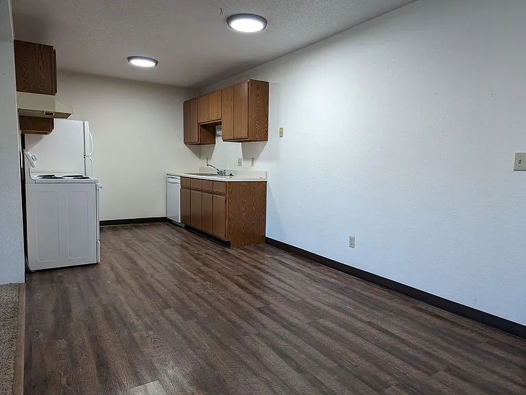 Landview Apartments — Photo 29