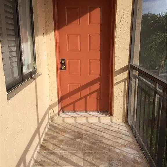 331 Lakeview Dr #201 — Photo 4