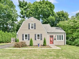 16 Oakdale St, Wethersfield, CT 06109
