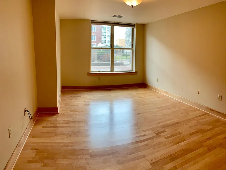 360 W Washington Ave #510 — Photo 10