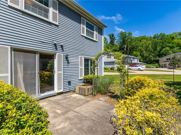 13652 Oakbrook Dr, North Royalton, OH 44133