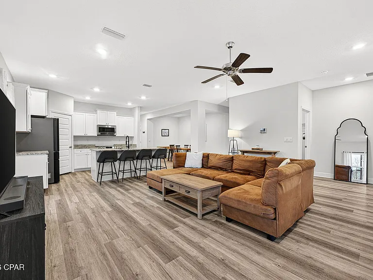 224 Butler Cv — Photo 17