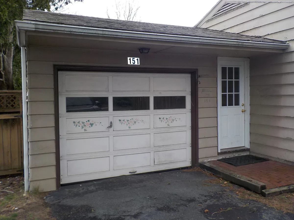 Building Photo - 151 W Aaron Dr