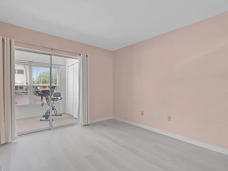 209 NE Lincoln Cir N #109 — Photo 16