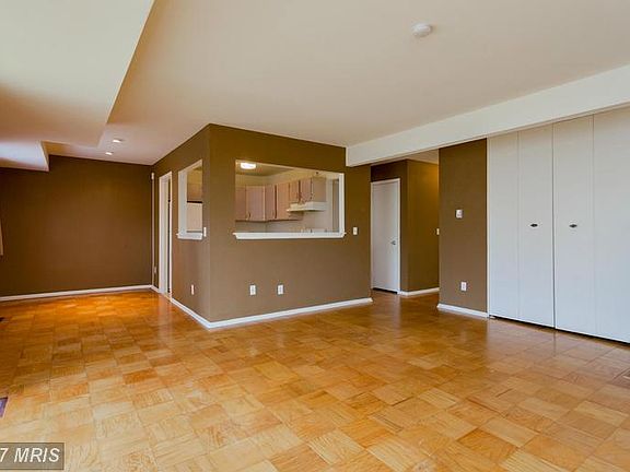 5th image of 202 Crocker Dr Unit B