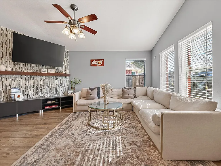 1214 Wesley Dr — Photo 11