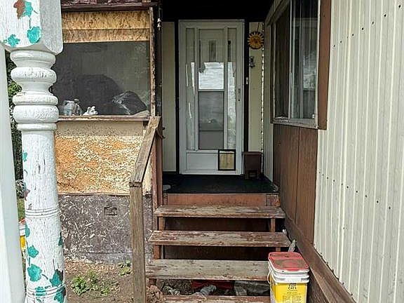 3rd image of 318 S Railway Ave W