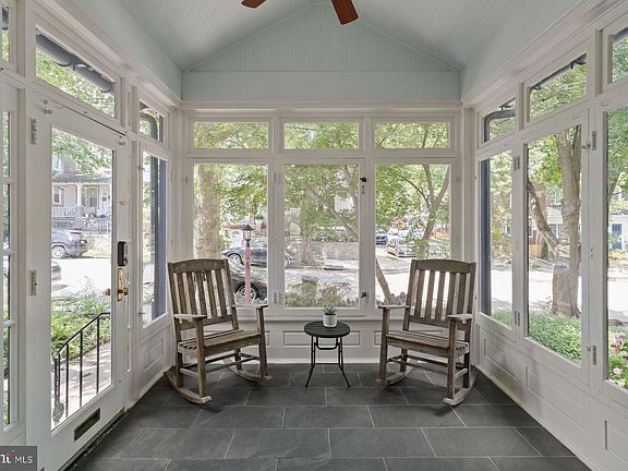 5th image of 44 E Abington Ave