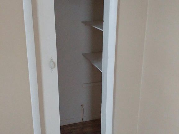 5th image of 9975 Meadow Ave