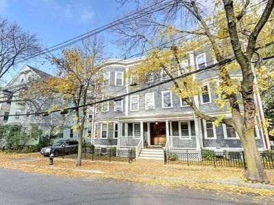 64 Aspinwall Ave APT 1, Brookline, MA, 02446