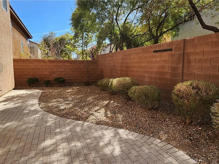 7227 Burnett Ave — Photo 2