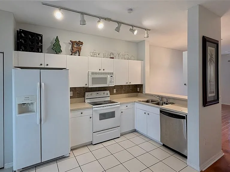 3620 Pine Oak Cir #105 — Photo 3