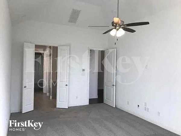 816 Hollett Ct — Photo 8