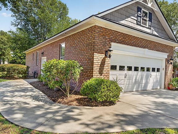 3rd image of 6 Lake Arbu Dr