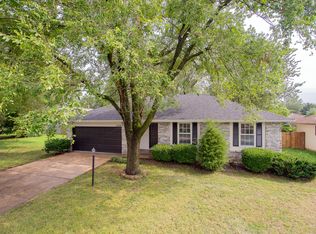 2710 W Roxbury St, Springfield, MO 65807