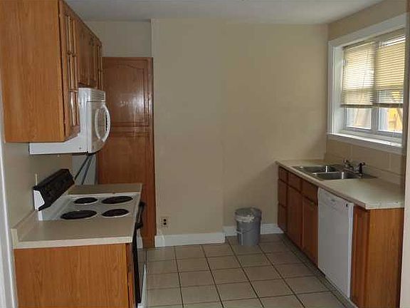 4th image of 216-218 Altoona Pl