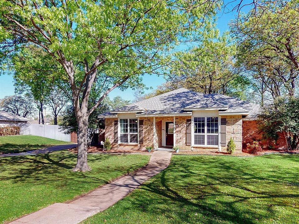 1st image of 404 Briarcliff Ct