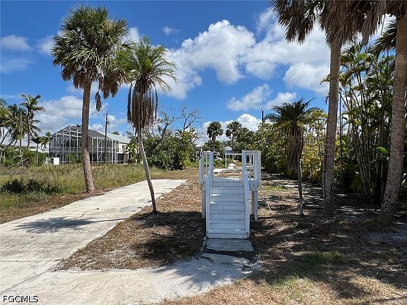 2nd image of 5851 Estero Blvd