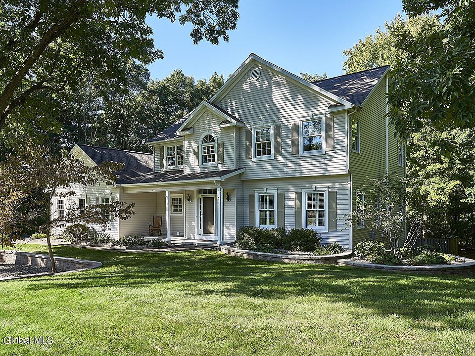 1st image of 3 Pineview Ln
