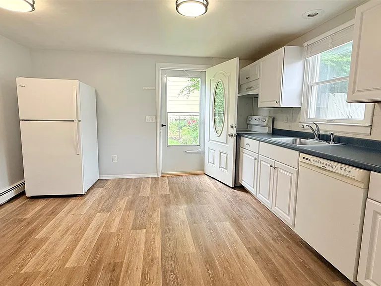 95 Stephen Rd — Photo 3