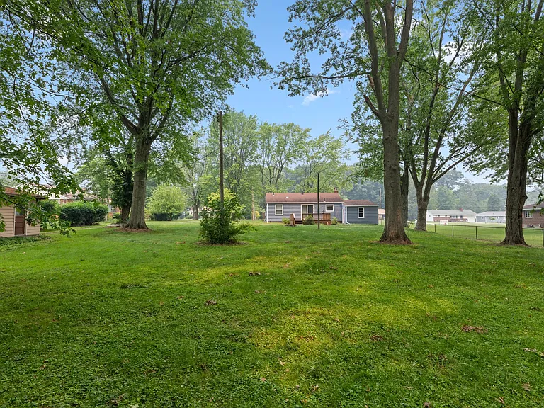 336 Maplewood Dr — Photo 4