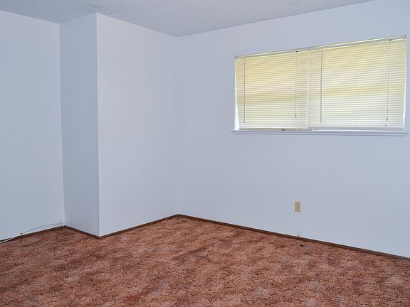 4th image of 1801 E 1st St #9