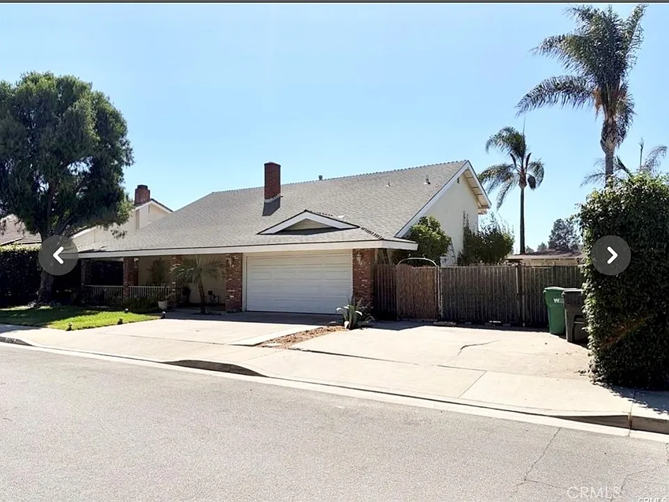 1742 La Mesa Oaks Dr