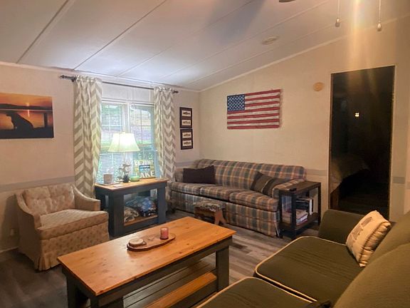 2nd image of 290 Cardinal Ln