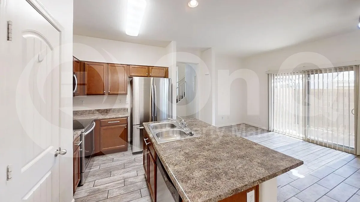 4 bed, 2.5 bath, 1609 sqft, $2,199 — Photo 2