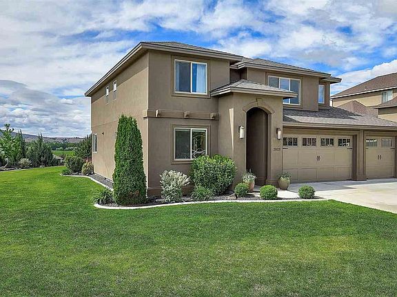 2nd image of 2823 Riverbend Dr