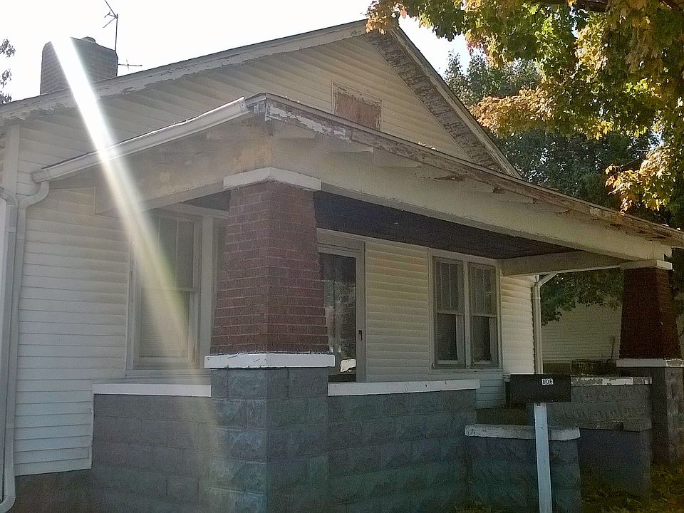 1st image of 806 E 15th St