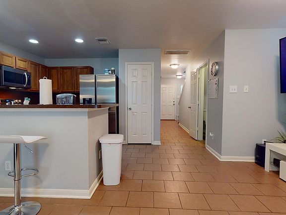 4th image of 3614 Dawson Ln APT B