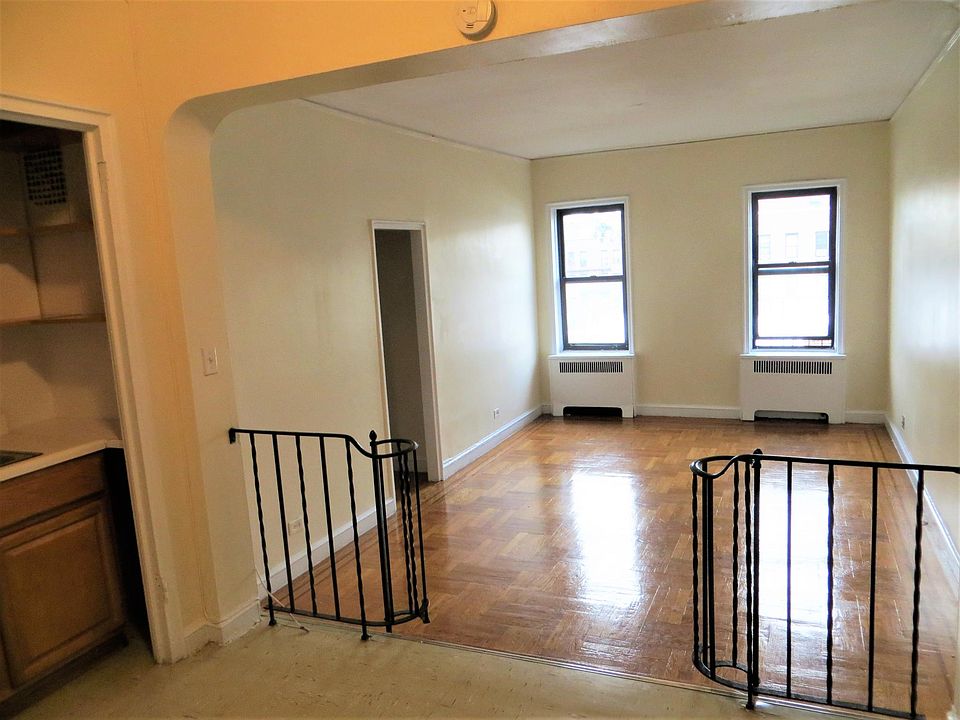 2nd image of 2705 Bainbridge Ave APT 3D