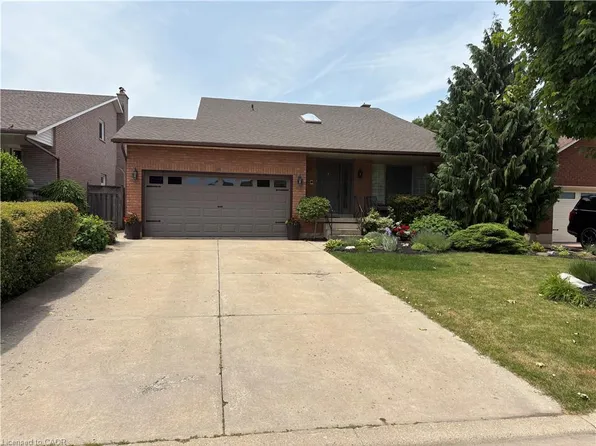 14 Prestige Dr, Hamilton, ON L8G 4Z9